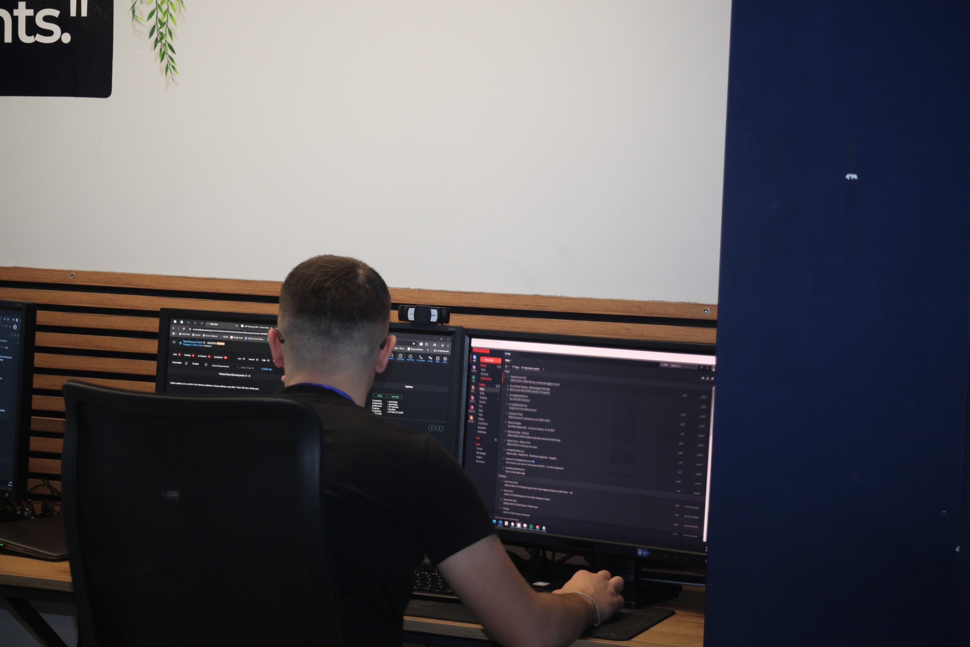 Live Chat Support support team at SD IT Services